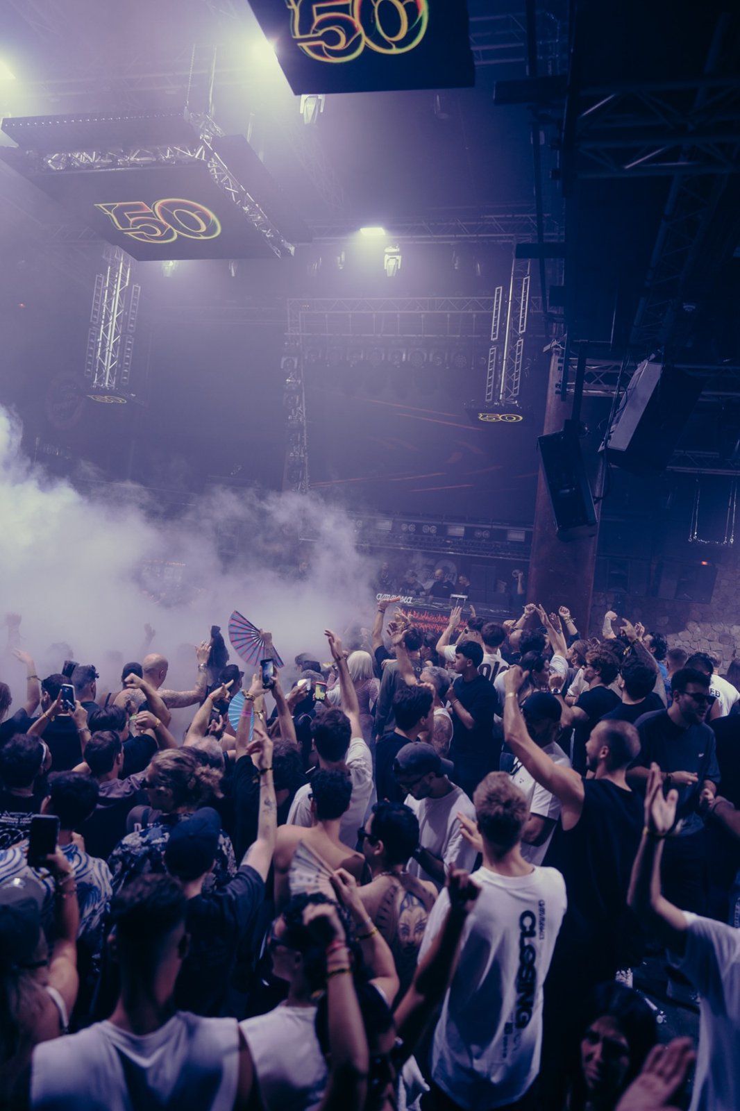 La Main Room de Amnesia durante la noche techno del Closing