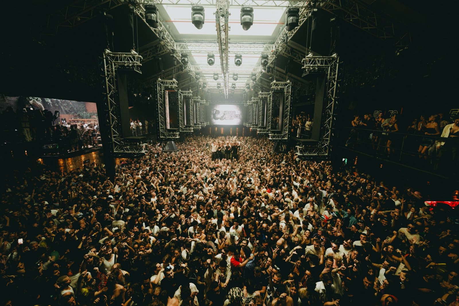 La Terraza de Amnesia llena durante el Closing del 50 aniversario
