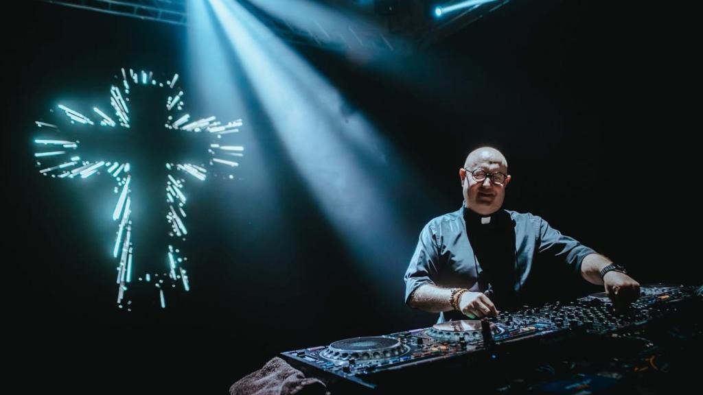 El Padre Guilherme desata el fervor electrónico en Madrid y roza el sold out en Las Ventas
