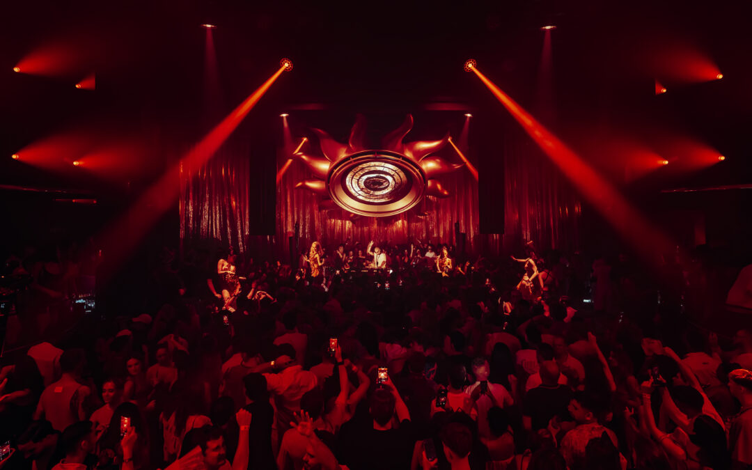 SOLÈY de Francis Mercier vuelve a iluminar Hï Ibiza con una nueva cita marcada por la conexión, la diversidad cultural y el afro house contemporáneo