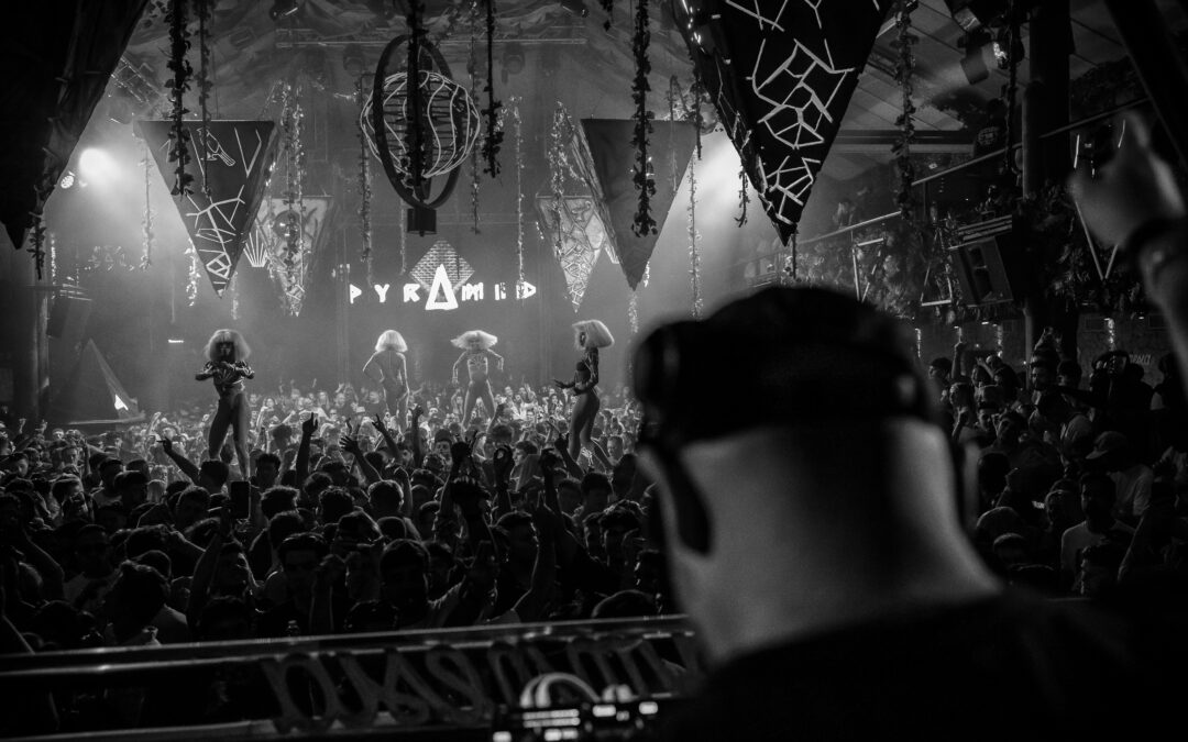 Josh Baker B2B Max Dean protagonizan el regreso de Pyramid a Amnesia tras un opening inolvidable