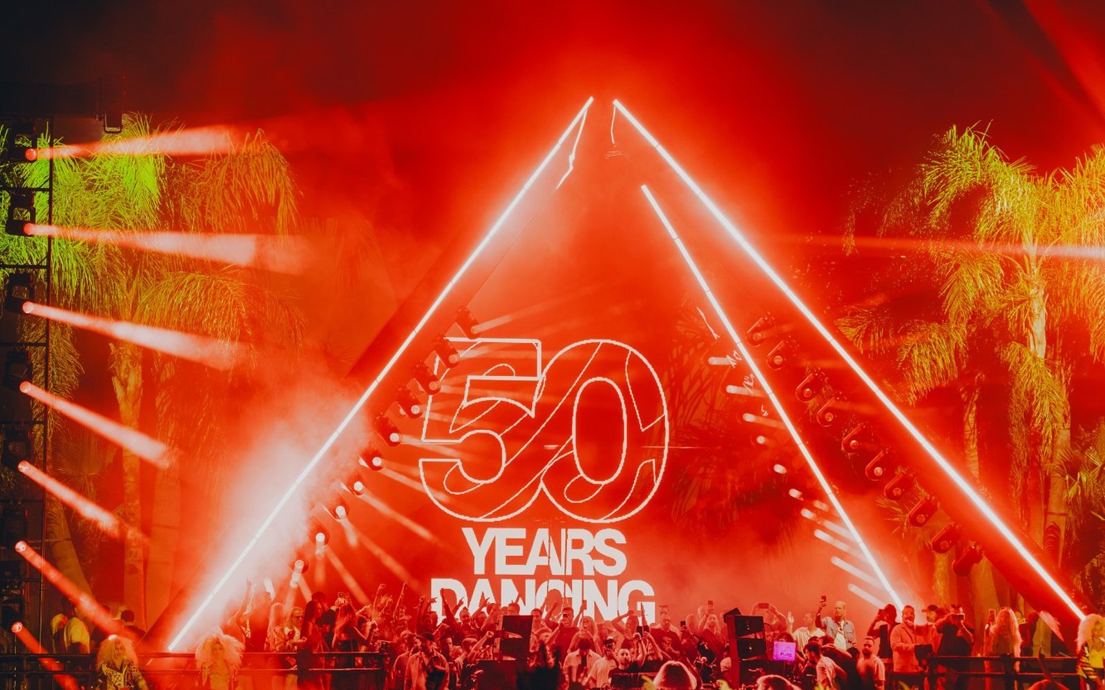 Amnesia despide su 50 aniversario con un Closing de 19 horas: festival en el parking, tres pistas y amanecer en la Terraza