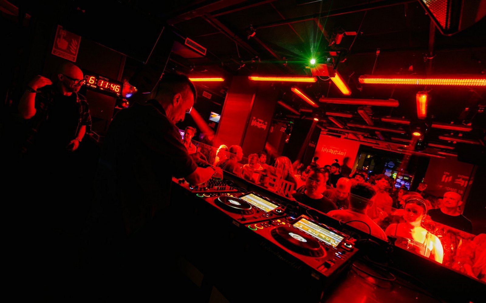La cabina de METRO DANCE CLUB