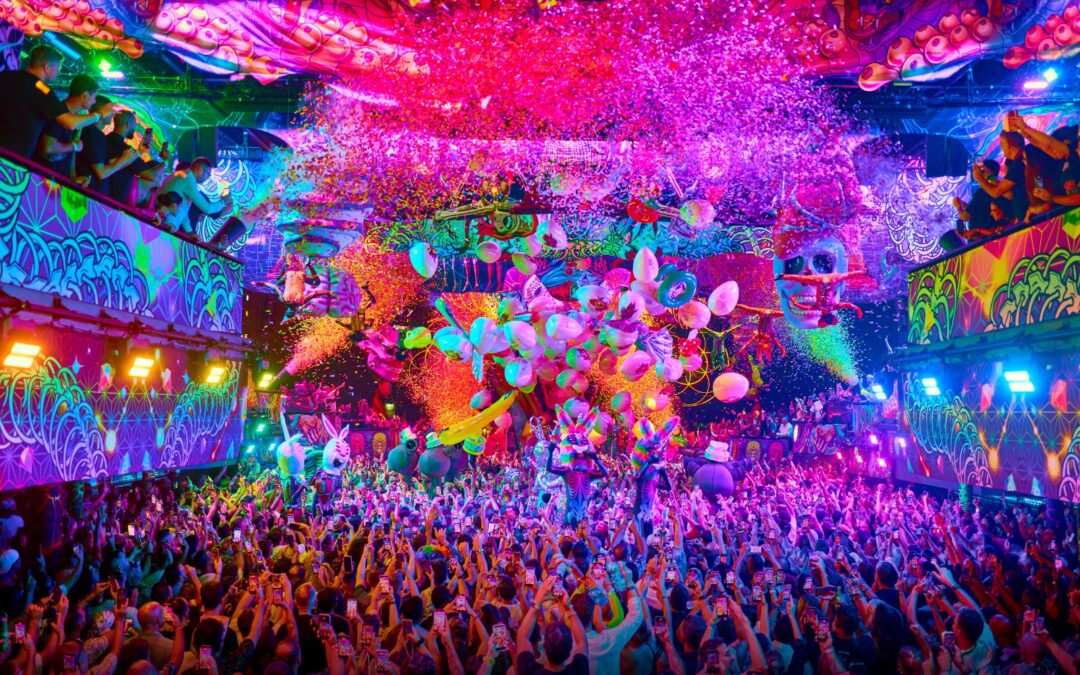 elrow despide su residencia en [UNVRS] con un balance récord: 18 sábados, 14 sold outs y 206 DJs
