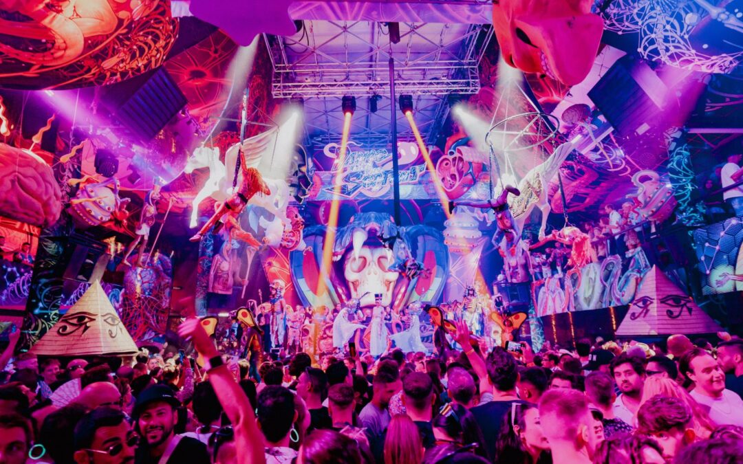 elrow cierra una temporada récord en [UNVRS] con el estreno mundial de Dance With The Serpent 2.0